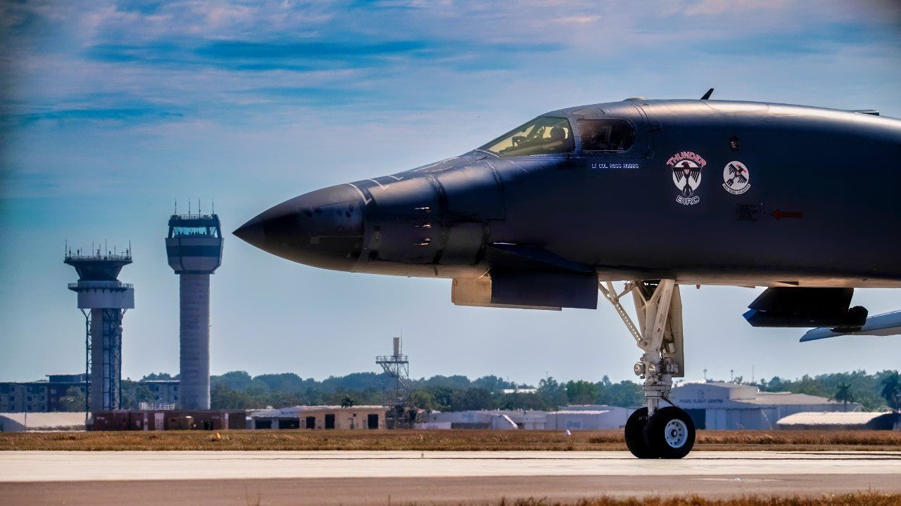 Forget Retirement: The Air Force's B-1 Lancer Bomber Is Everywhere ...